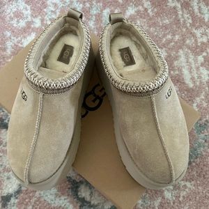 NWT Ugg Tazz Platform in Mustard Seed, size 8